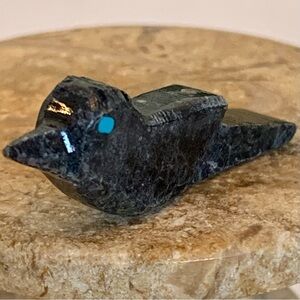 Vintage Native American Zuni Carved Black Stone Crow Raven Bird Fetish Bead 1.2